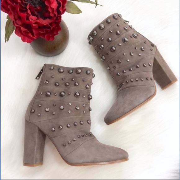 Gorgeous Grommet Detailed Badgley Mischka Booties - Picture 2 of 6